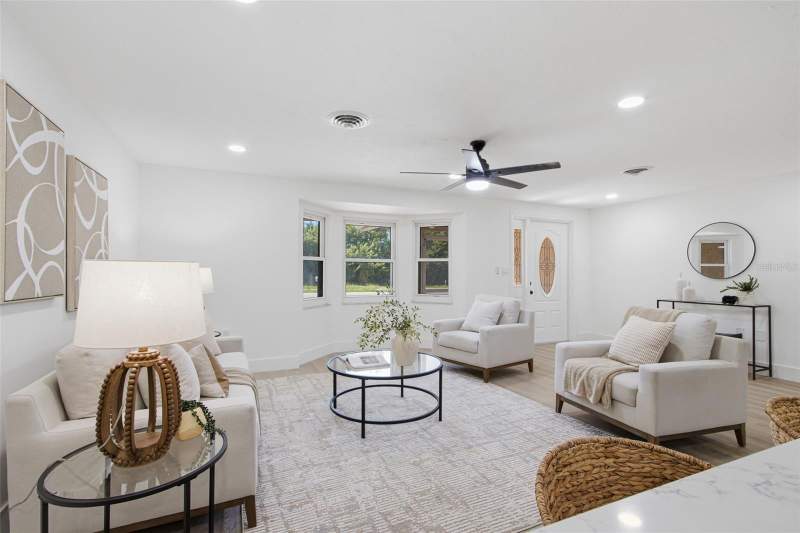 4 bedroom Single Family Residence at 1105 Gulf Coast Boulevard, East Venice, Venice — photo 4