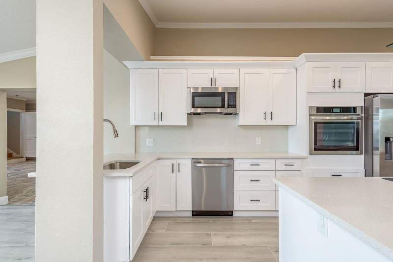 5 bedroom Single Family Residence at 302 Shore Drive, Burghstreamss Sub, Palm Harbor — photo 5