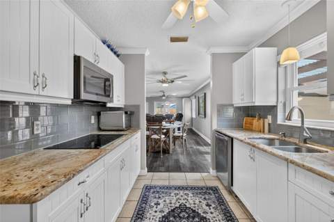 1004 Laredo Lane, Lady Lake FL - photo 7 of 38