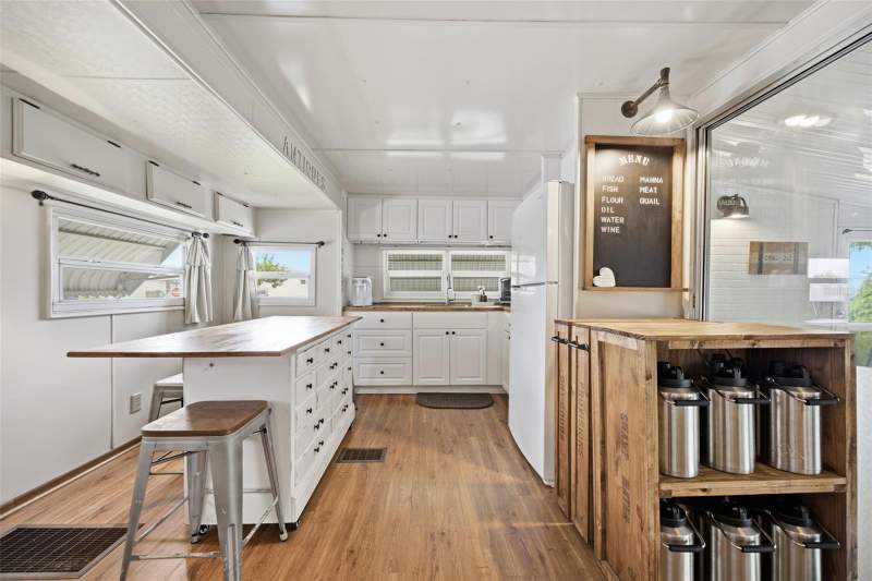 1 bedroom Manufactured Home at 2215 73rd Street #162, Tree Lakes Travel Trailer Co-Op, Palmetto — photo 4