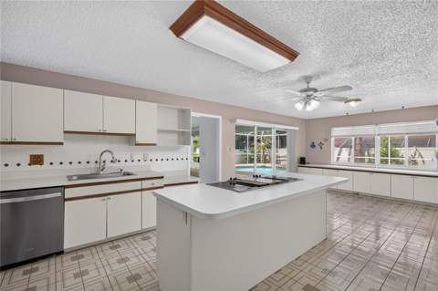 33913 Sabal Way, Leesburg FL - photo 11 of 35