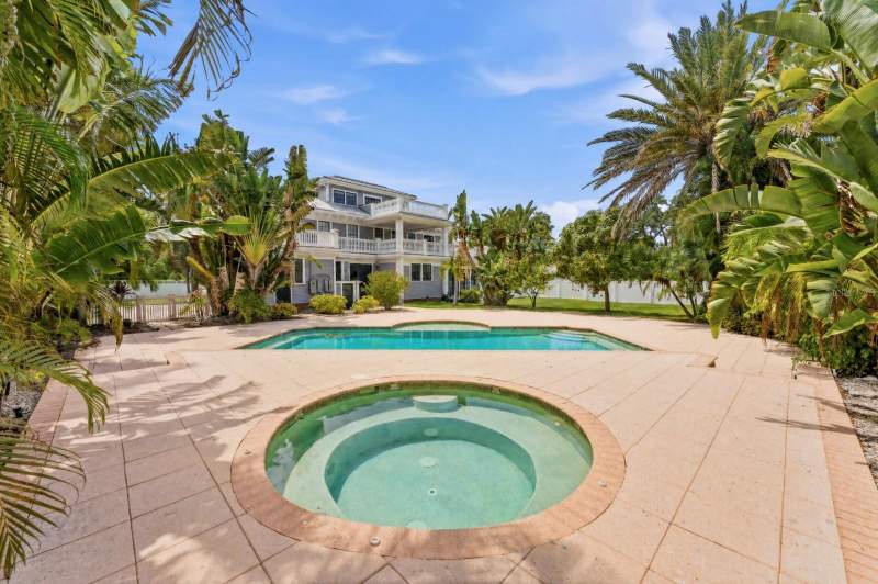 7 bedroom Single Family Residence at 403 Magnolia Drive, Harbor Oaks, Clearwater — photo 4