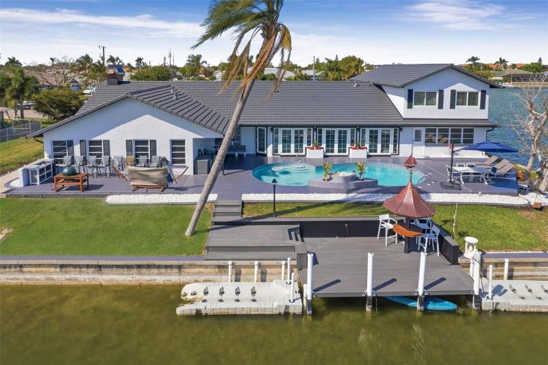 6 bedroom Single Family Residence at 29 SE 10TH AVENUE, CAPE CORAL, CAPE CORAL — photo 4