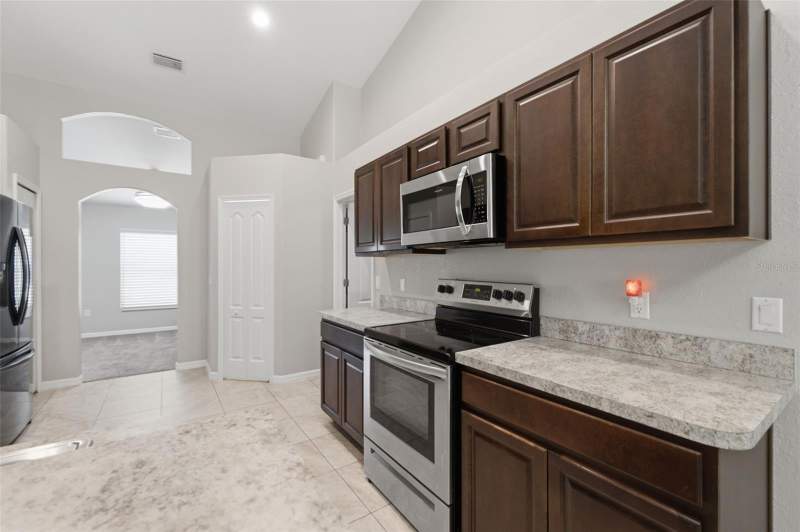 4 bedroom Single Family Residence at 12155 Peregrine Falcon Avenue, Royal Highlands, Weeki Wachee — photo 5