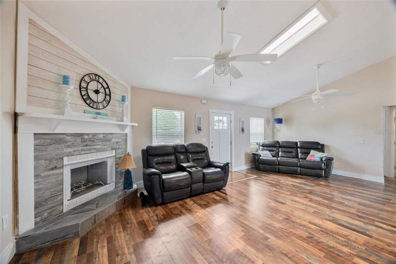 3 bedroom Mobile Home at 13023 Port Court, Signal Cove, Hudson — photo 4
