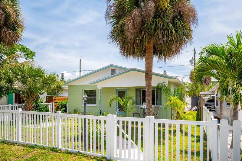2 bedroom Single Family Residence at 2920 57th Street, Boca Ceiga Park, Gulfport — photo 2