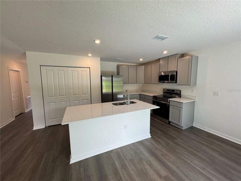 3 bedroom Single Family Residence at 12485 Gulliver Road, Spring Hill, Spring Hill — photo 4