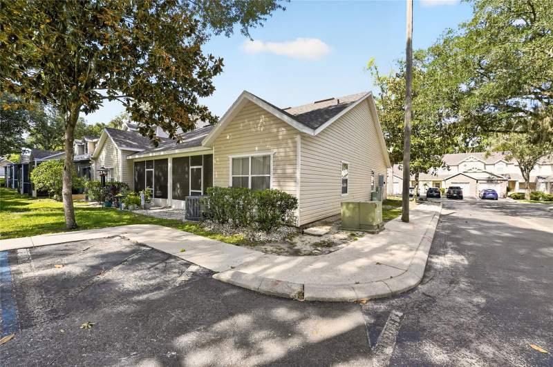 2 bedroom Condominium at 4700 SW Archer Road #127, The Gables Condo At Gaine, Gainesville — photo 3