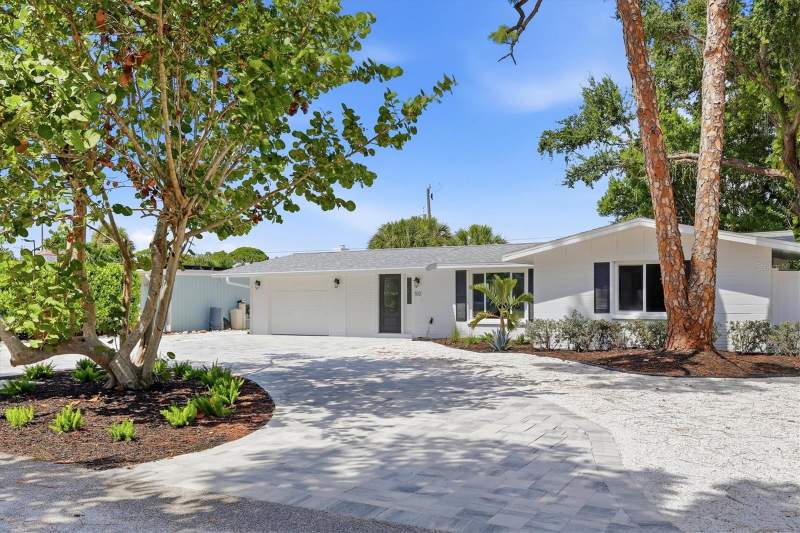 3 bedroom Single Family Residence at 512 Sante Joseph Street, Beach Park, Venice — photo 2