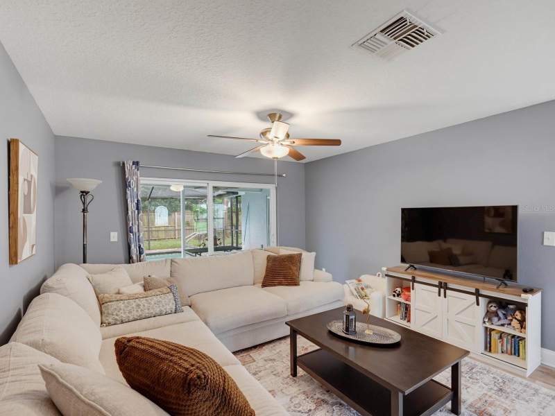 4 bedroom Single Family Residence at 2988 Pinewood Run, Countryside North Tr 5 Ph 3, Palm Harbor — photo 5