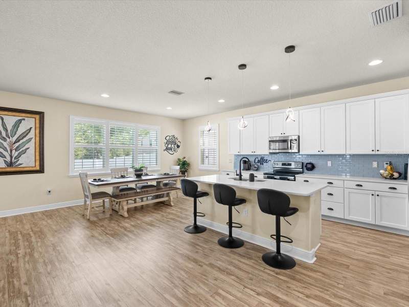 4 bedroom Single Family Residence at 7117 Park Tree Drive, Park Brook Of Citrus Park, Tampa — photo 4