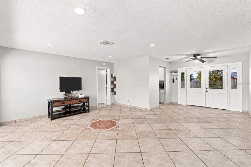 2 bedroom Single Family Residence at 18186 Iris Road, San Carlos Park SW Add, Fort Myers — photo 5