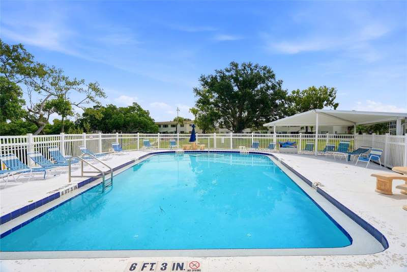 2 bedroom Condominium at 4570 Overlook Drive #175, Lake Overlook Apts, St Petersburg — photo 2