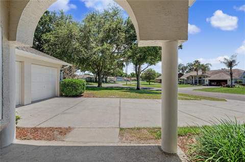 6208 Huntington Drive, Zephyrhills FL - photo 7 of 50