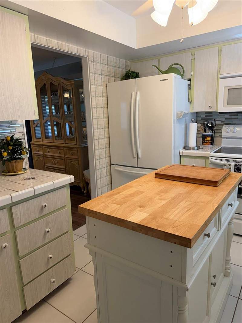 2 bedroom Villa at 1807 University Place #151, Strathmore Villa Sec 09, Sarasota — photo 5