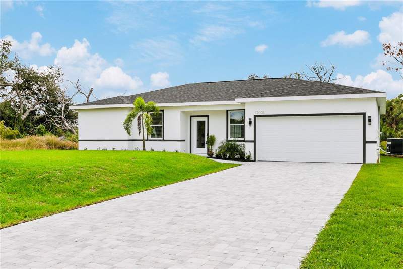 4 bedroom Single Family Residence at 18773 Lake Worth Boulevard, Port Charlotte Sec 037, Port Charlotte — photo 3