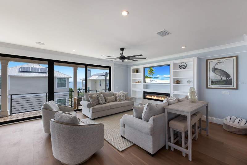 6 bedroom Single Family Residence at 2415 Avenue B, Ilexhurst, Bradenton Beach — photo 4