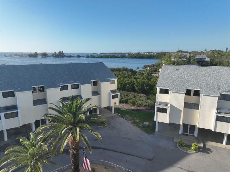 2 bedroom Townhouse at 1500 Sunset Rd Bldg C #C7, Island Club Of Tarpon, Tarpon Springs — photo 2