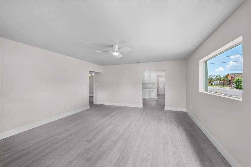3 bedroom Single Family Residence at 2001 E Powhatan Avenue, Winifred Park, Tampa — photo 4