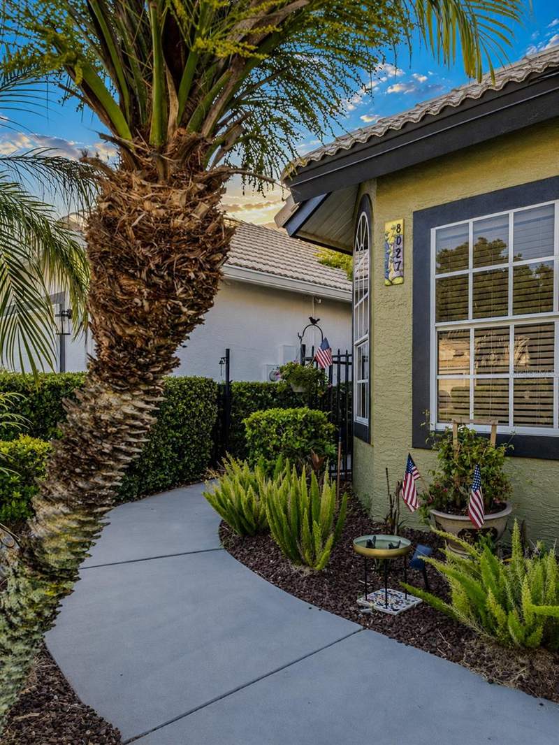 2 bedroom Single Family Residence at 8027 Saint Andrews Way, Country Club Of Mount Dora Phase 11-7, Mount Dora — photo 2