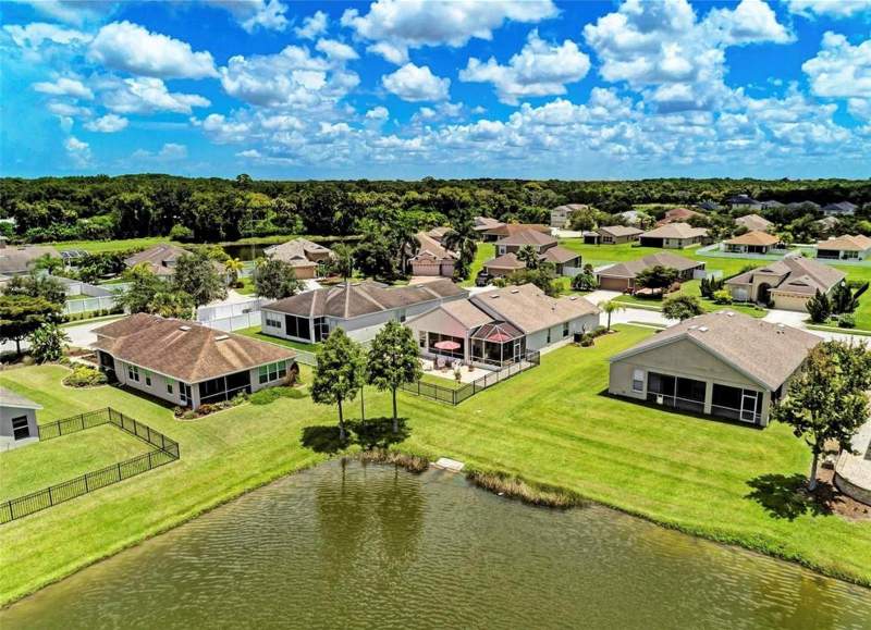 3 bedroom Single Family Residence at 7106 50th Avenue Circle, Crystal Lakes, Palmetto — photo 3