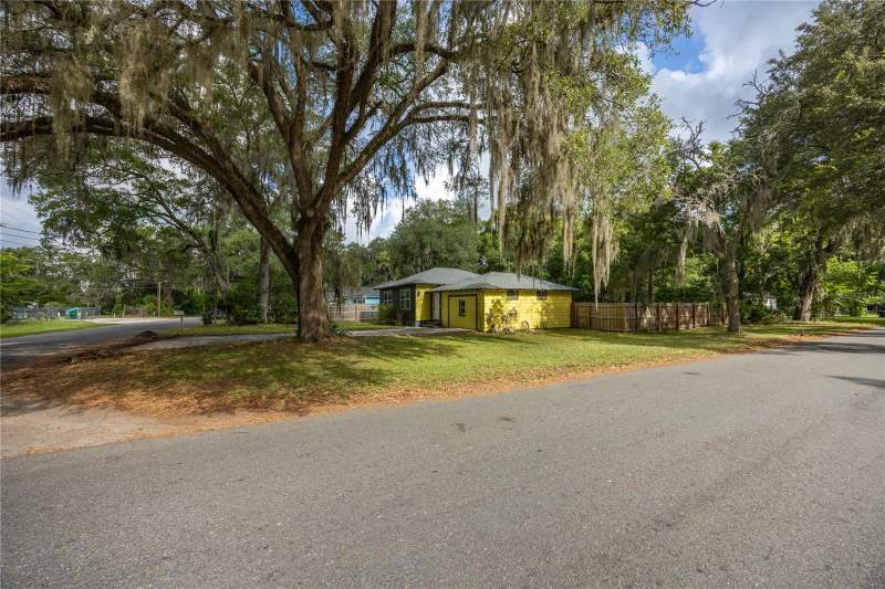 3 bedroom Single Family Residence at 1334 NE 1st Avenue, New Gainesville Rep, Gainesville — photo 3