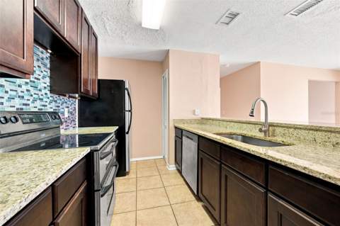 10836 Venice Circle, Tampa FL - photo 13 of 43
