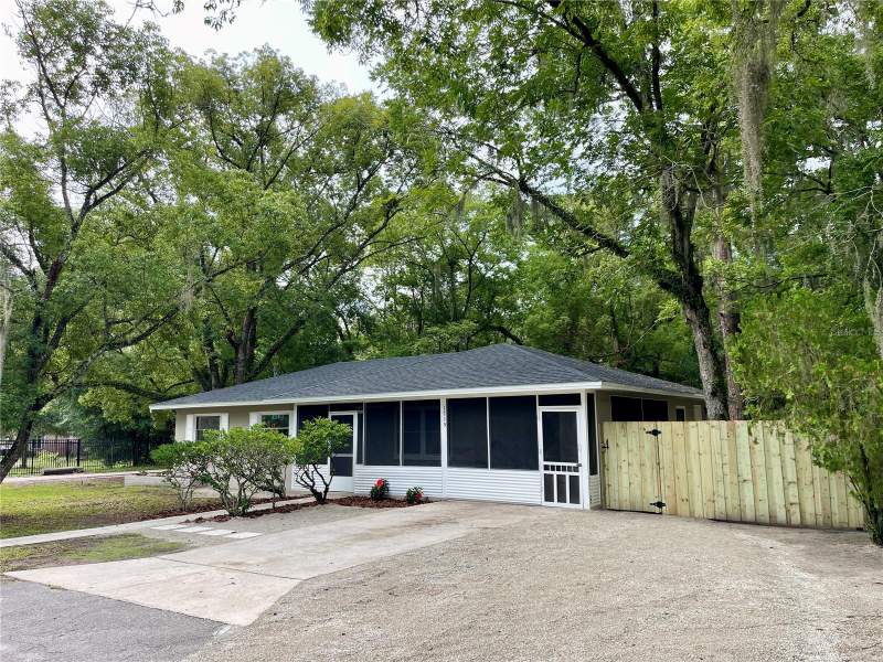 3 bedroom Single Family Residence at 1715 NE 6th Place, Jeru Park, Gainesville — photo 2