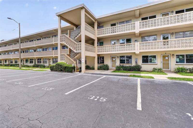 2 bedroom Condominium at 951 79th Avenue #115, Gateway Square Apts No. 5 Condominium, St Petersburg — photo 2