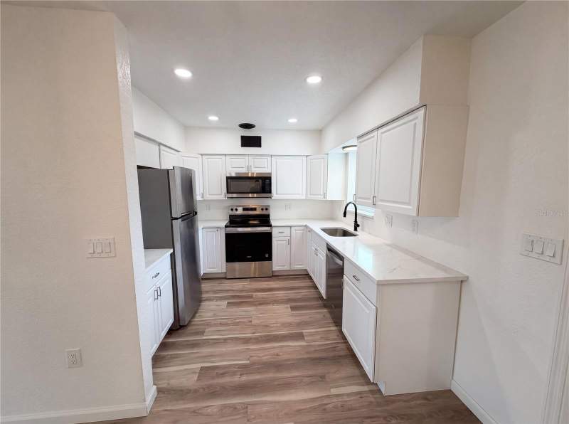 3 bedroom Single Family Residence at 567 Baywood Drive, Baywood Shores 1st Add, Dunedin — photo 2