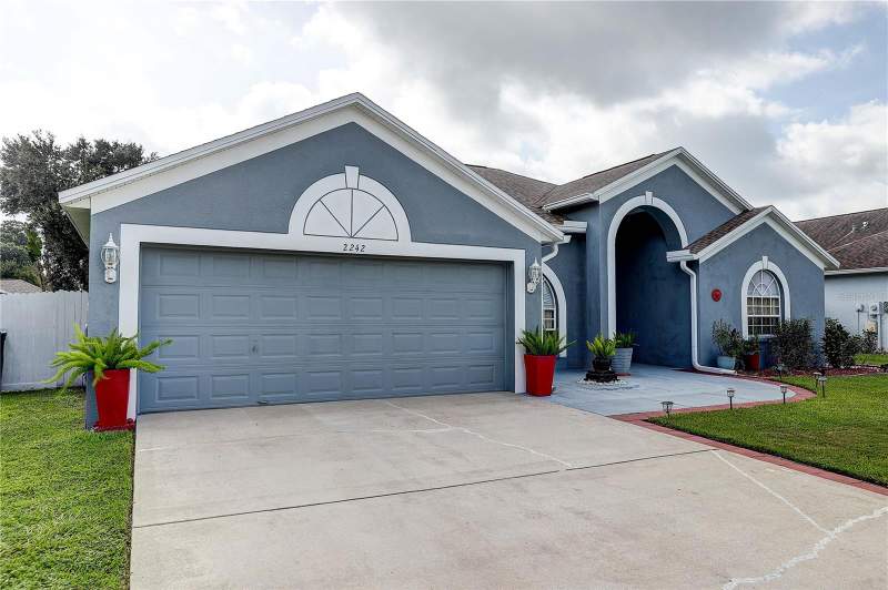 4 bedroom Single Family Residence at 2242 Towering Oaks Circle, Kingsway Oaks Unit 2, Seffner — photo 2