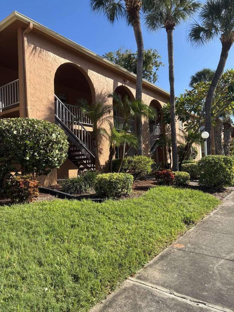 2 bedroom Condominium at 12760 Indian Rocks Road #1049, New Atlantis Club Condo, Largo — photo 2