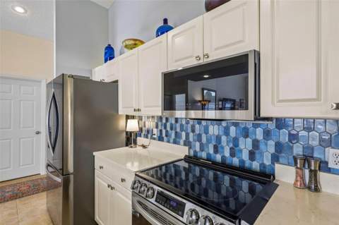 7266 Eleanor Circle #203, Sarasota FL - photo 13 of 33