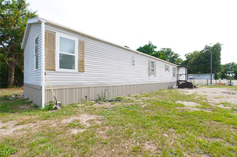 3 bedroom Manufactured Home at 14041 SE 90th Terrace, Little Lake Weir, Summerfield — photo 2