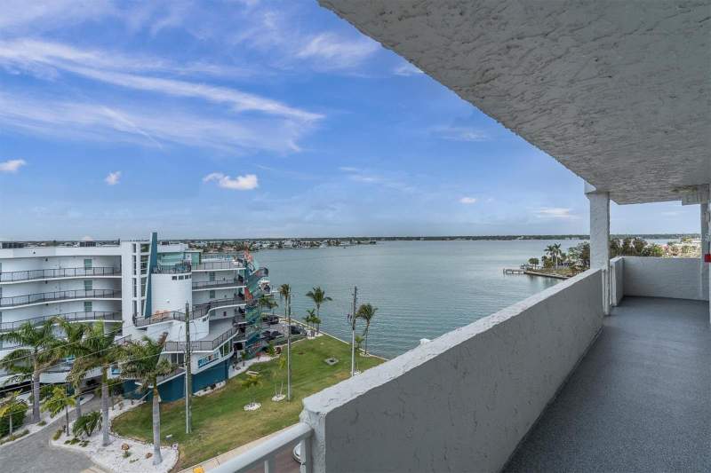 2 bedroom Condominium at 285 107th Avenue #701, St James Condo, Treasure Island — photo 3