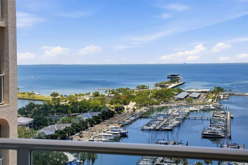 4 bedroom Condominium at 100 Beach Drive #1900, Florencia Condo, St Petersburg — photo 3