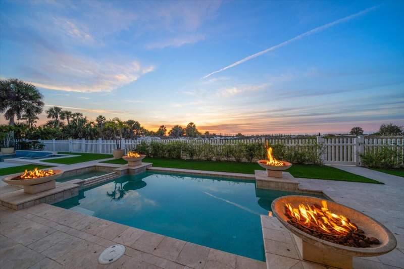 5 bedroom Single Family Residence at 1040 Eldorado Avenue, Mandalay Sub, Clearwater Beach — photo 2