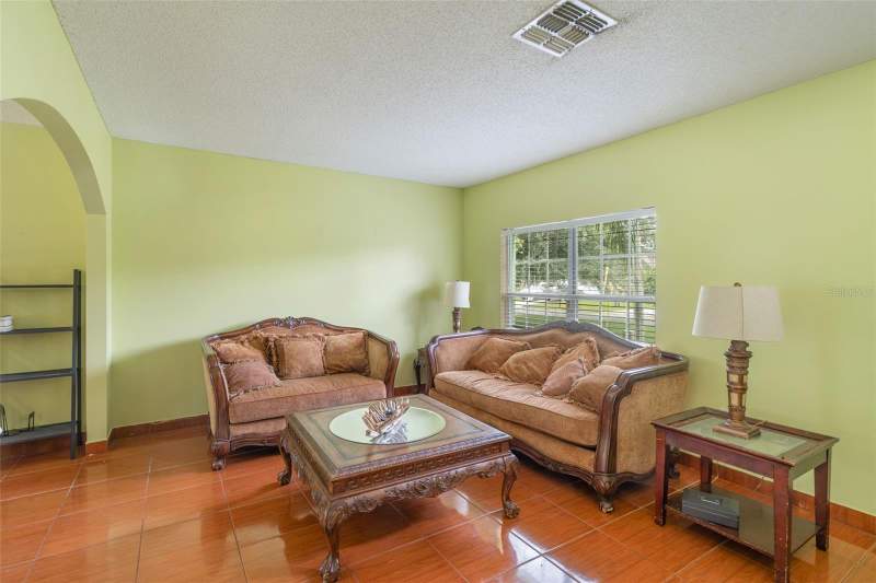 4 bedroom Single Family Residence at 1139 Cambourne Drive, Poinciana Village 2 Nbhd 1, Kissimmee — photo 3