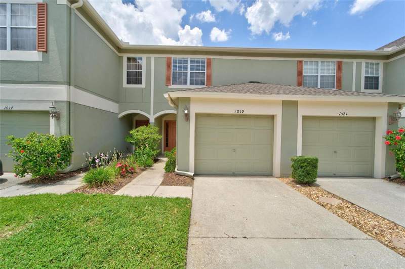 2 bedroom Townhouse at 1019 Vista Cay Court, Vista Cay, Brandon — photo 2