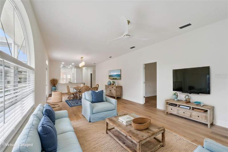 3 bedroom Single Family Residence at 5619 Prince Andrew Court, Royal Highlands Ph I Sub, Leesburg — photo 5