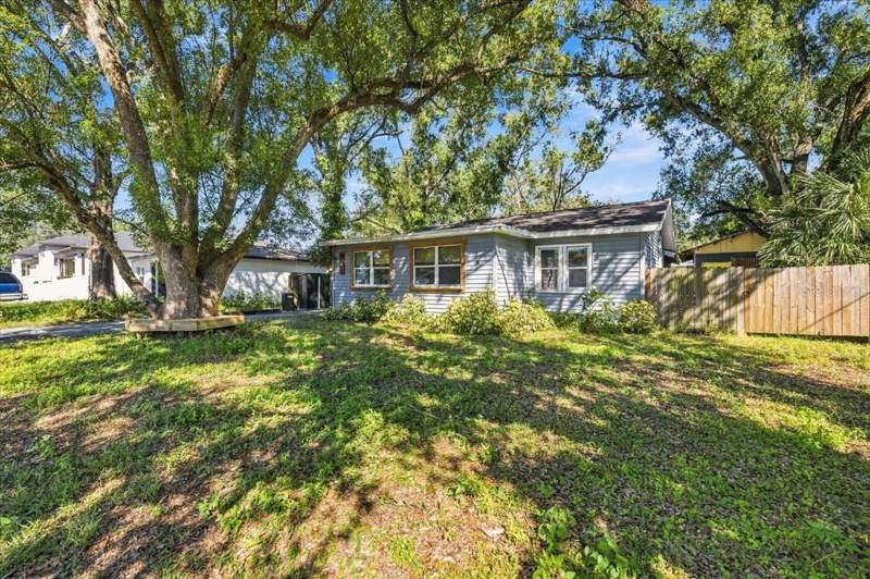 4 bedroom Single Family Residence at 7017 N Willow Avenue, Pinehurst Park, Tampa — photo 2