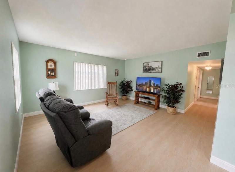 4 bedroom Single Family Residence at 7812 N Gomez Avenue, Grove Park Estates Unit 6, Tampa — photo 2
