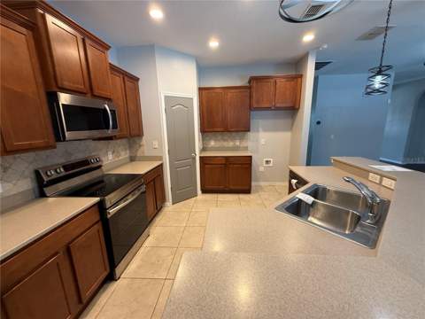 2260 Tradewinds Drive, Kissimmee FL - photo 9 of 32