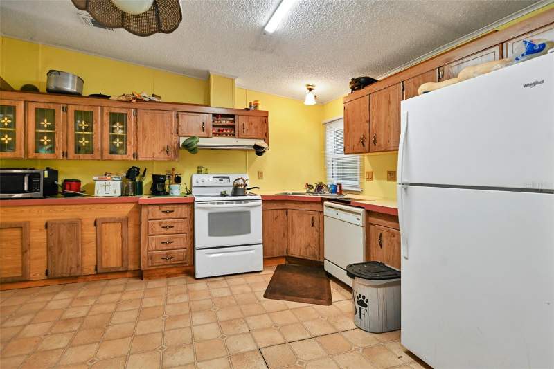 4 bedroom Manufactured Home at 18620 NE 12th Court, Silver Hill, Citra — photo 3