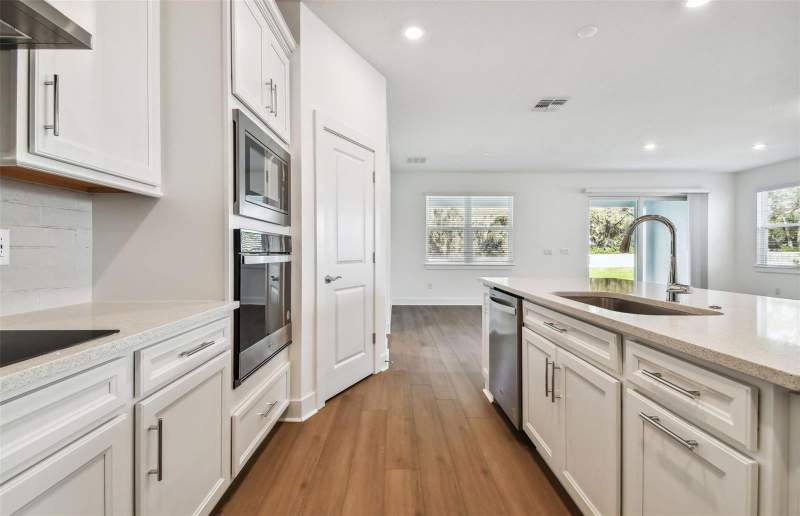 4 bedroom Single Family Residence at 33433 Barnebrook Drive, Vidas Way Legacy Phase 1B, Wesley Chapel — photo 4