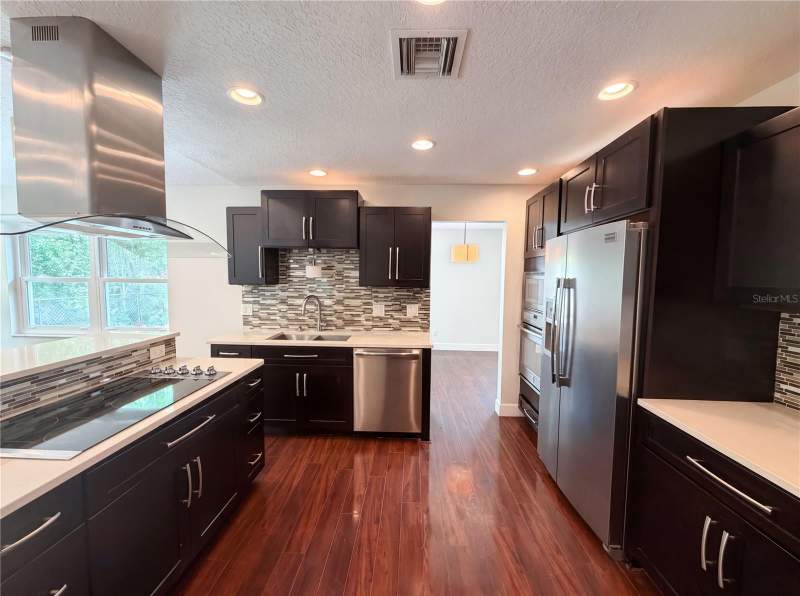 4 bedroom Single Family Residence at 13804 Candidate Place, North Pointe Unit III, Tampa — photo 2