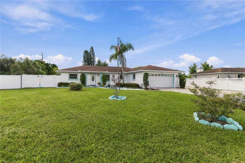 3 bedroom Single Family Residence at 7221 8th Avenue Loop, Village Estates, Bradenton — photo 2
