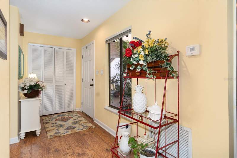 3 bedroom Townhouse at 702 Clusterwood Drive, Waterwood Twnhs Sub, Yalaha — photo 4