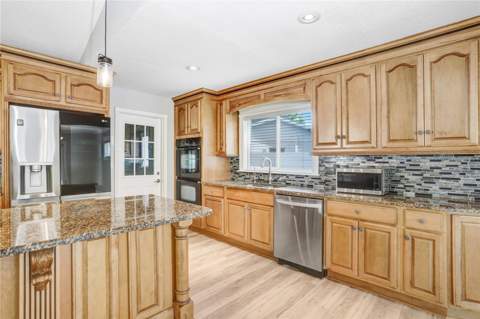 8404 Blackstone Court, Tampa FL - photo 13 of 36