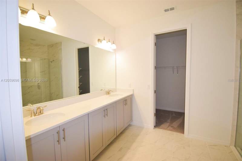 4 bedroom Single Family Residence at 2370 Lancashire Street, Glen/West Haven, Davenport — photo 4